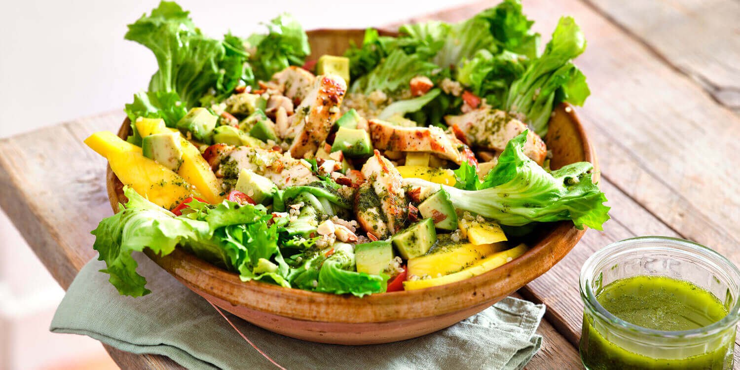 Andijviesalade met kip en koriandervinaigrette